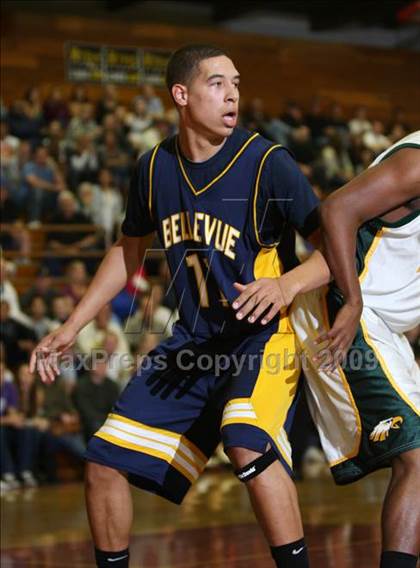 Thumbnail 3 in Eisenhower vs. Bellevue (MaxPreps Holiday Classic) photogallery.