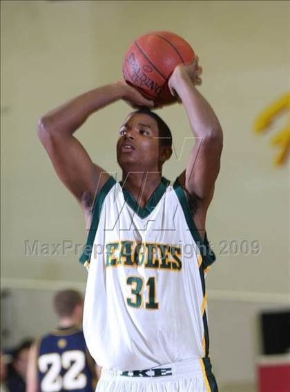 Thumbnail 3 in Eisenhower vs. Bellevue (MaxPreps Holiday Classic) photogallery.