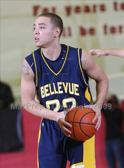 Thumbnail 1 in Eisenhower vs. Bellevue (MaxPreps Holiday Classic) photogallery.