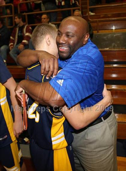 Thumbnail 2 in Eisenhower vs. Bellevue (MaxPreps Holiday Classic) photogallery.
