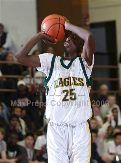 Thumbnail 2 in Eisenhower vs. Bellevue (MaxPreps Holiday Classic) photogallery.