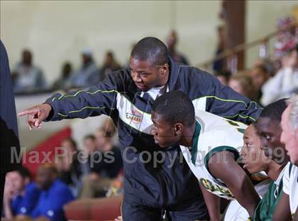 Thumbnail 3 in Eisenhower vs. Bellevue (MaxPreps Holiday Classic) photogallery.