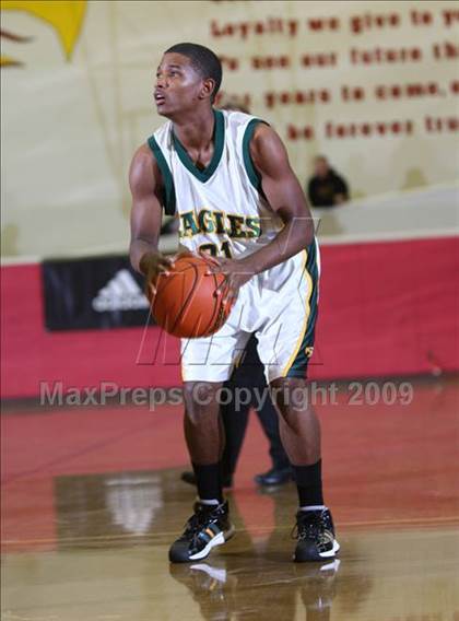 Thumbnail 1 in Eisenhower vs. Bellevue (MaxPreps Holiday Classic) photogallery.