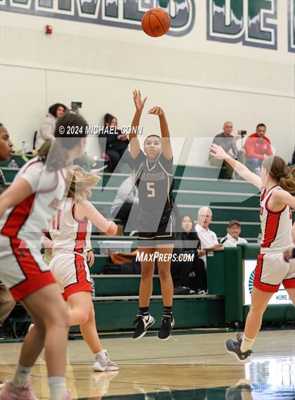 Thumbnail 3 in Redwood vs. Salesian College Preparatory (SI20 Showcase) photogallery.