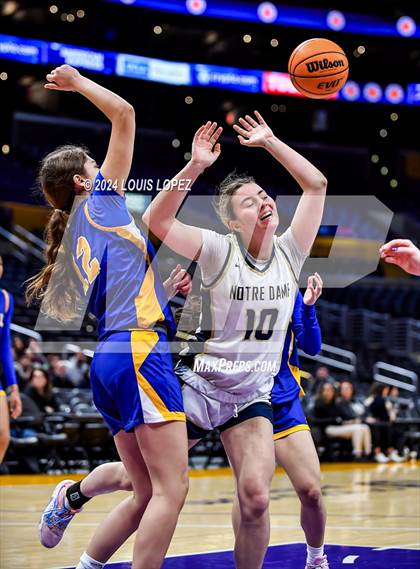 Thumbnail 1 in Notre Dame (SO) @ Louisville (Coastal Catholic Classic) photogallery.