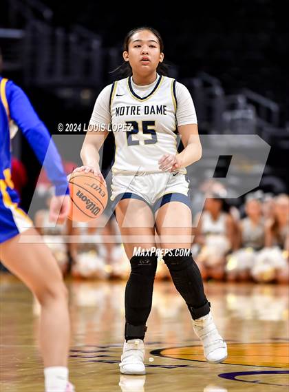 Thumbnail 3 in Notre Dame (SO) @ Louisville (Coastal Catholic Classic) photogallery.