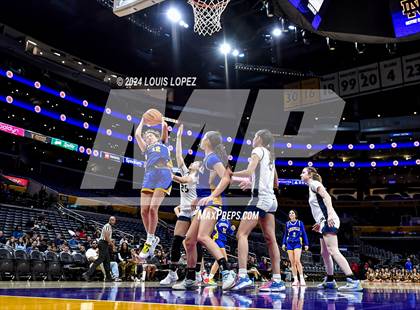 Thumbnail 2 in Notre Dame (SO) @ Louisville (Coastal Catholic Classic) photogallery.