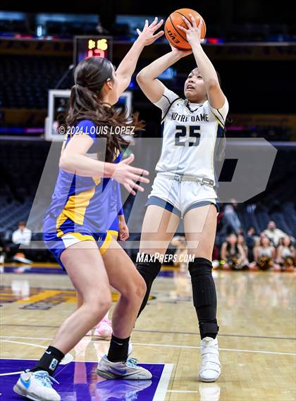 Thumbnail 3 in Notre Dame (SO) @ Louisville (Coastal Catholic Classic) photogallery.