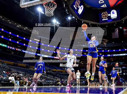 Thumbnail 3 in Notre Dame (SO) @ Louisville (Coastal Catholic Classic) photogallery.