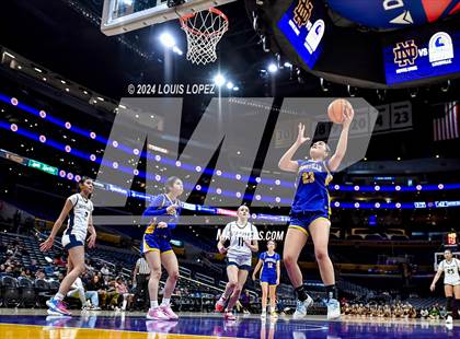 Thumbnail 3 in Notre Dame (SO) @ Louisville (Coastal Catholic Classic) photogallery.