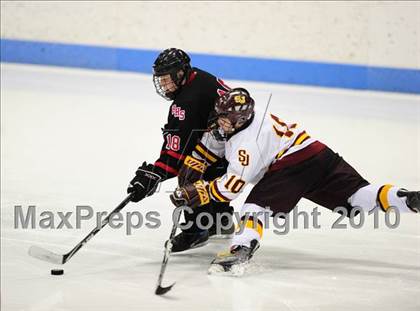 Thumbnail 3 in Branford vs. St. Joseph (CIAC Division 2 Semifinal) photogallery.