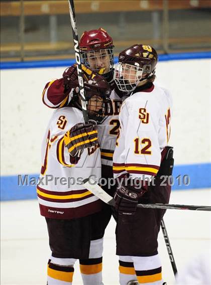 Thumbnail 2 in Branford vs. St. Joseph (CIAC Division 2 Semifinal) photogallery.