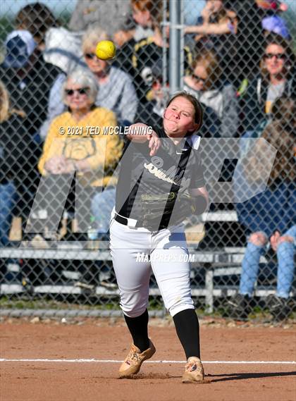 Thumbnail 1 in East Poinsett County vs Quitman (AAA 2A State Playoff 1st Round) photogallery.