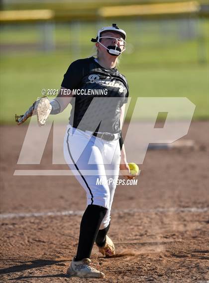 Thumbnail 3 in East Poinsett County vs Quitman (AAA 2A State Playoff 1st Round) photogallery.