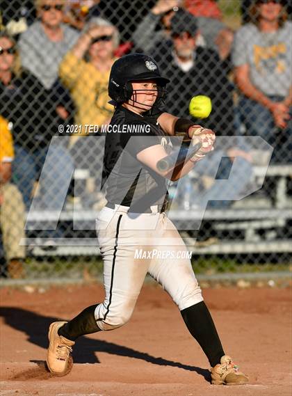 Thumbnail 3 in East Poinsett County vs Quitman (AAA 2A State Playoff 1st Round) photogallery.