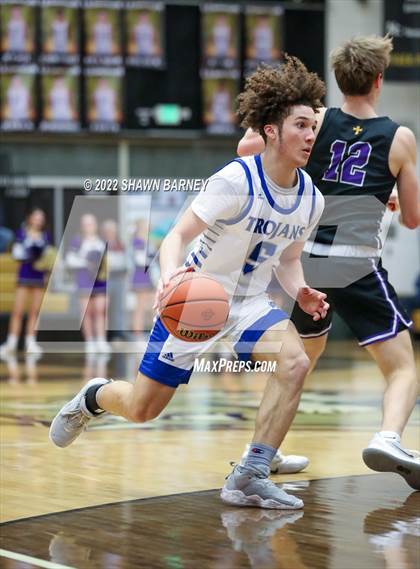 Thumbnail 3 in Brebeuf Jesuit Preparatory vs. Guerin Catholic (IHSAA Class 3A Sectional Round 1) photogallery.