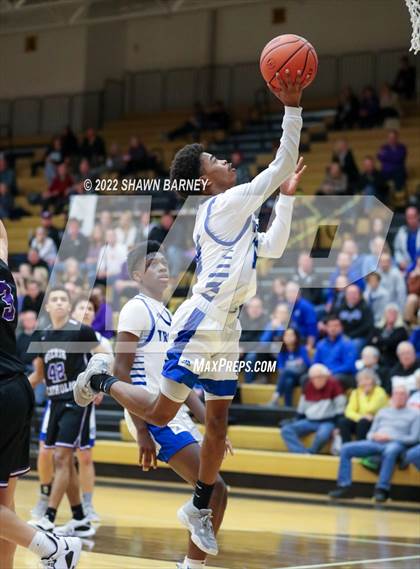 Thumbnail 3 in Brebeuf Jesuit Preparatory vs. Guerin Catholic (IHSAA Class 3A Sectional Round 1) photogallery.