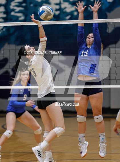 Thumbnail 2 in Parma vs Sugar-Salem (3A State Final)  photogallery.