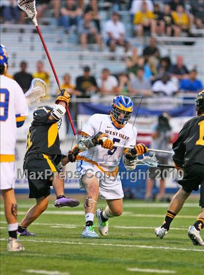 Thumbnail 1 in West Islip vs. Lakeland-Panas (NYSPHSAA Class A Semifinal) photogallery.