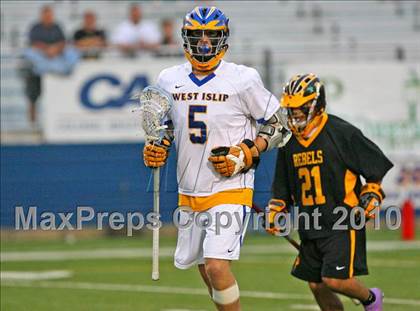 Thumbnail 1 in West Islip vs. Lakeland-Panas (NYSPHSAA Class A Semifinal) photogallery.