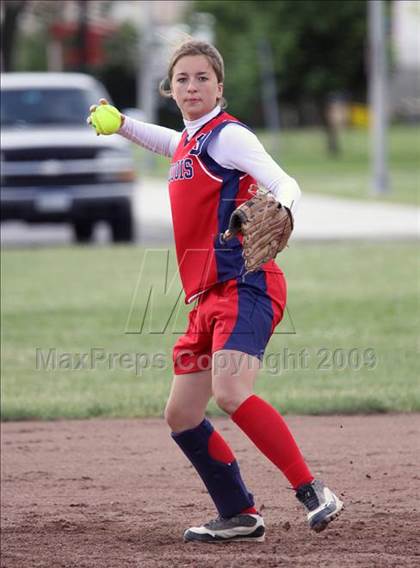 Thumbnail 2 in Iroquois vs Cheektowaga (Section 6 Class A Prequarterfinal) photogallery.
