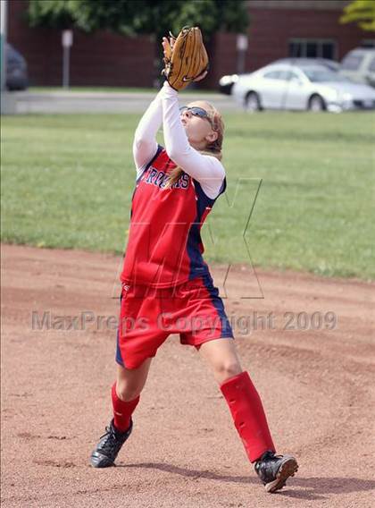 Thumbnail 3 in Iroquois vs Cheektowaga (Section 6 Class A Prequarterfinal) photogallery.