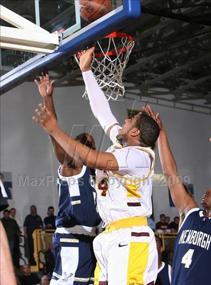 Thumbnail 3 in Mt. Vernon vs Newburgh Free Academy (NYSPHSAA Regional Final) photogallery.