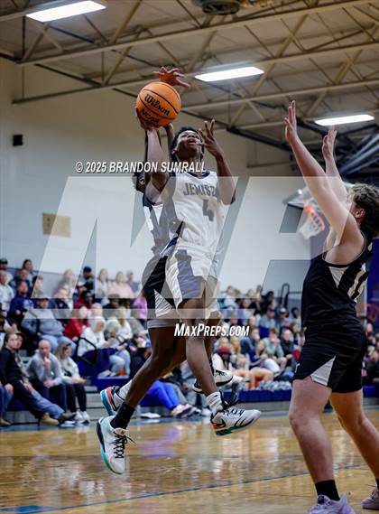 Thumbnail 2 in Jemison vs Thorsby (Chilton County Tournament Final) photogallery.