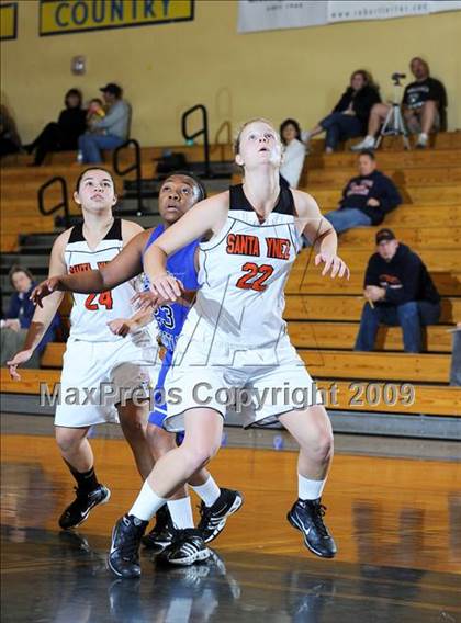 Thumbnail 3 in Redwood Christian vs. Santa Ynez photogallery.