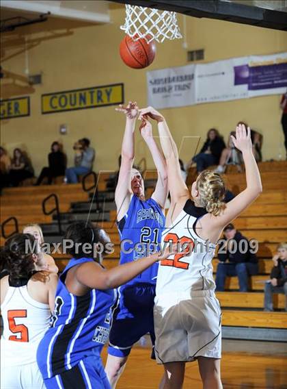 Thumbnail 2 in Redwood Christian vs. Santa Ynez photogallery.