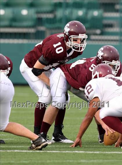 Thumbnail 2 in Lyons vs. Caledonia-Mumford (Section 5 Class DD Semifinal) photogallery.