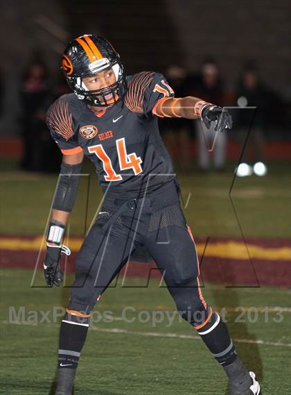 Thumbnail 2 in Gilmer vs. Argyle (UIL 3A Regional Playoff) photogallery.