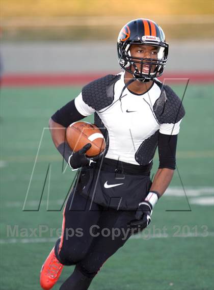 Thumbnail 2 in Gilmer vs. Argyle (UIL 3A Regional Playoff) photogallery.