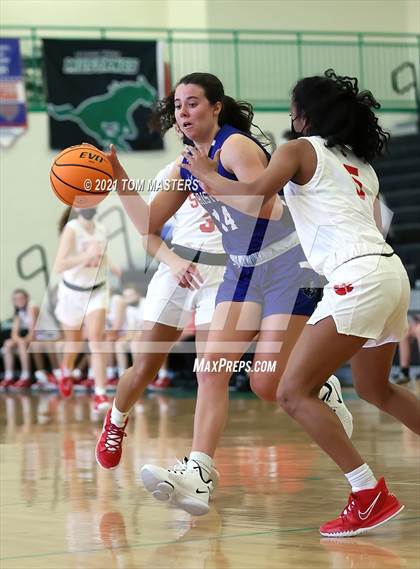 Thumbnail 1 in Charlotte Christian vs. South Mecklenburg photogallery.