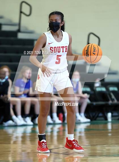 Thumbnail 1 in Charlotte Christian vs. South Mecklenburg photogallery.