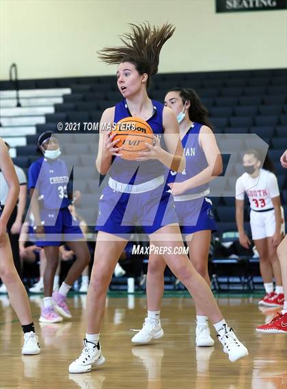 Thumbnail 3 in Charlotte Christian vs. South Mecklenburg photogallery.