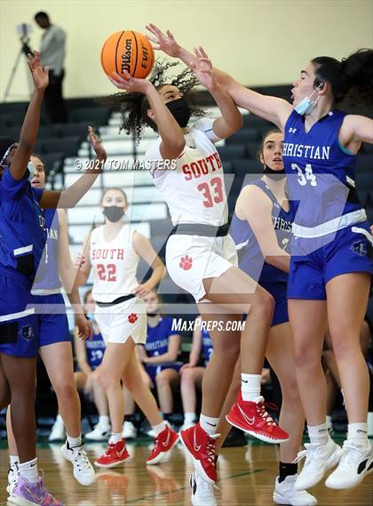 Thumbnail 1 in Charlotte Christian vs. South Mecklenburg photogallery.