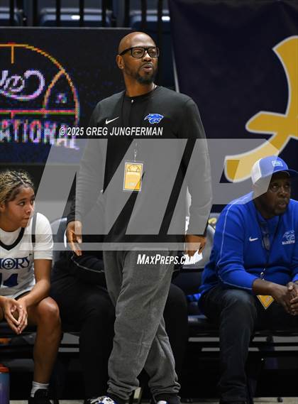 Thumbnail 2 in Clovis vs. Priory (Jason Kidd Invitational) photogallery.