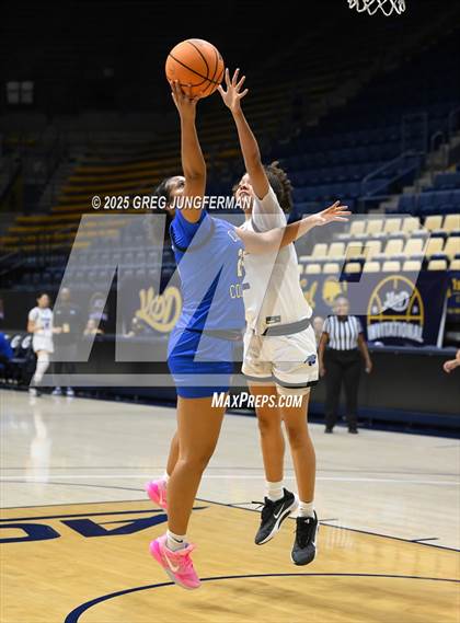 Thumbnail 3 in Clovis vs. Priory (Jason Kidd Invitational) photogallery.