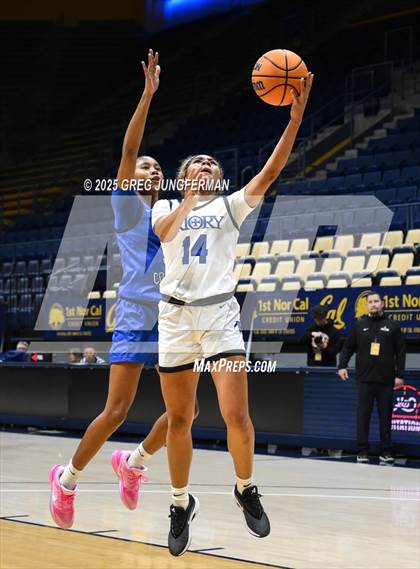 Thumbnail 1 in Clovis vs. Priory (Jason Kidd Invitational) photogallery.