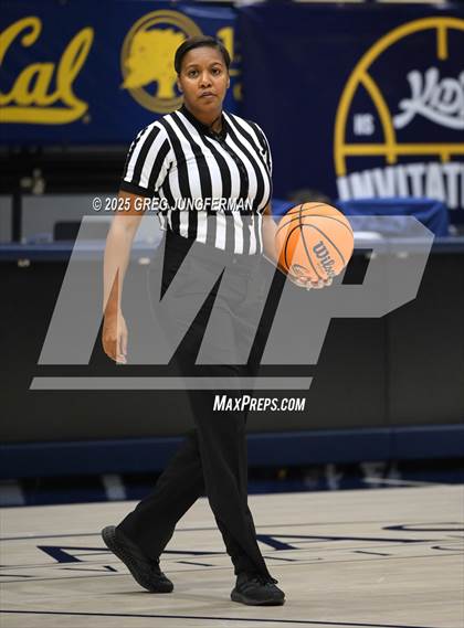 Thumbnail 2 in Clovis vs. Priory (Jason Kidd Invitational) photogallery.