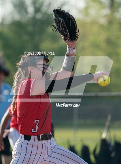 Thumbnail 3 in Lewisburg vs. Clinton photogallery.