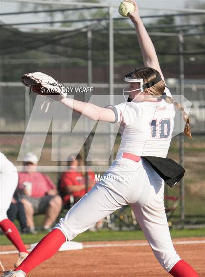 Thumbnail 2 in Lewisburg vs. Clinton photogallery.