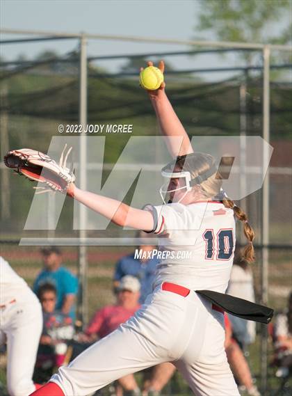 Thumbnail 2 in Lewisburg vs. Clinton photogallery.
