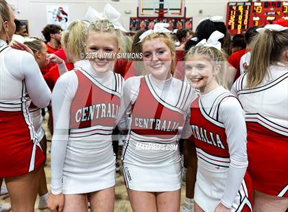 Thumbnail 3 in Mt. Vernon vs. Centralia (IHSA 3A Sectional Final) photogallery.