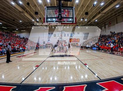Thumbnail 3 in Mt. Vernon vs. Centralia (IHSA 3A Sectional Final) photogallery.