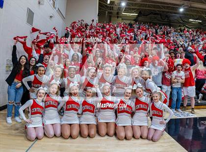 Thumbnail 2 in Mt. Vernon vs. Centralia (IHSA 3A Sectional Final) photogallery.