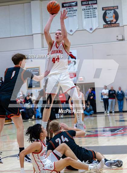 Thumbnail 3 in Mt. Vernon vs. Centralia (IHSA 3A Sectional Final) photogallery.