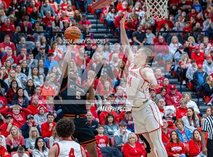 Thumbnail 2 in Mt. Vernon vs. Centralia (IHSA 3A Sectional Final) photogallery.