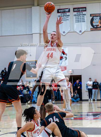Thumbnail 1 in Mt. Vernon vs. Centralia (IHSA 3A Sectional Final) photogallery.